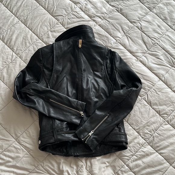 Mackage Leather Biker Jacket Adjustable Buckle Waist Zip Pockets Black S/P - Picture 4 of 5
